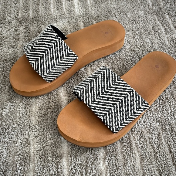 Black and White Women's Slide Sandals - Picture 2 of 3